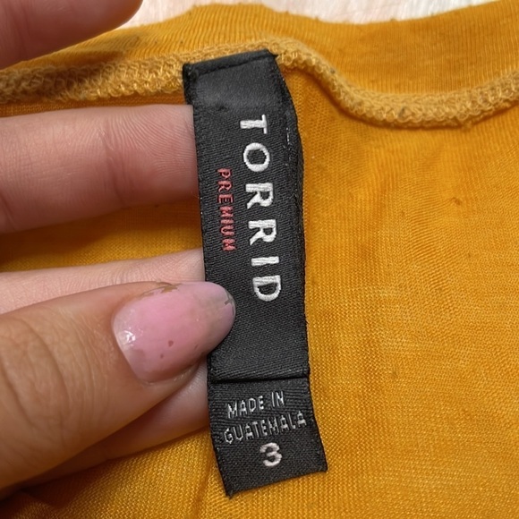 TORRID‎ Relaxed Fit Premium Boyfriend Tee - Picture 3 of 5